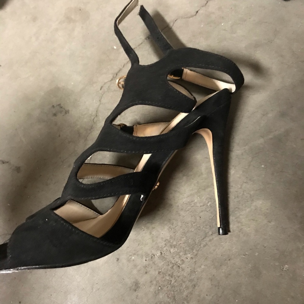 Black heels, brand unknown.